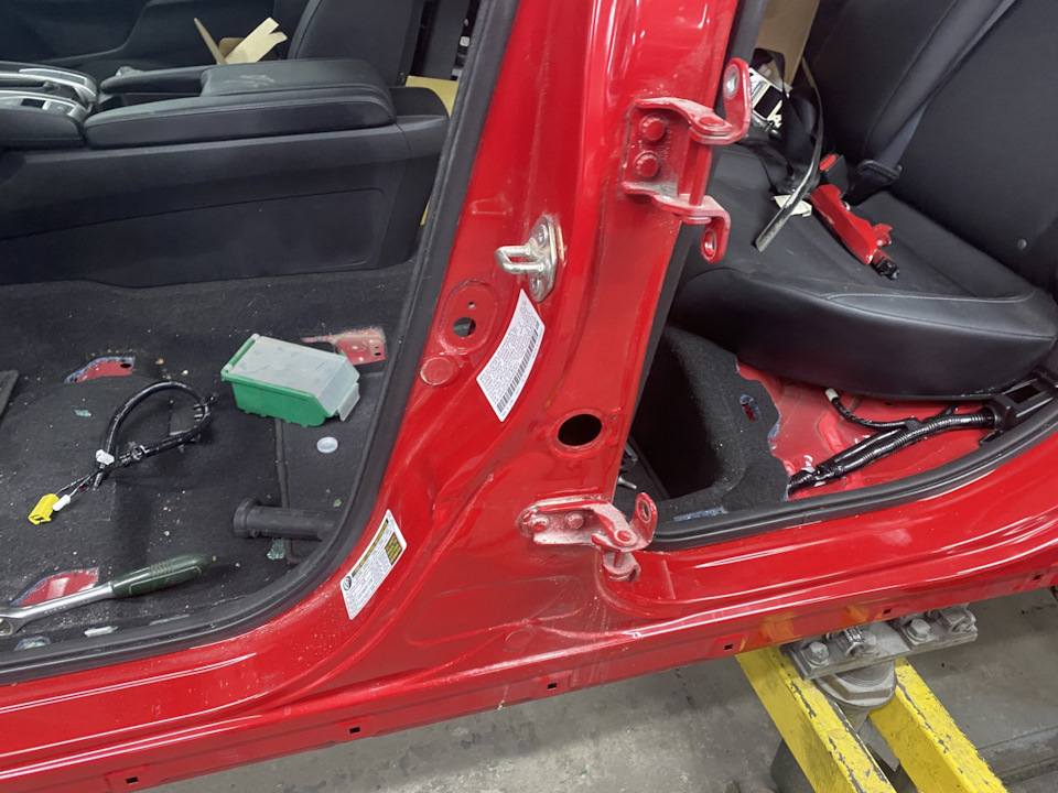 центральная стойка — Honda Civic 4D (10G)