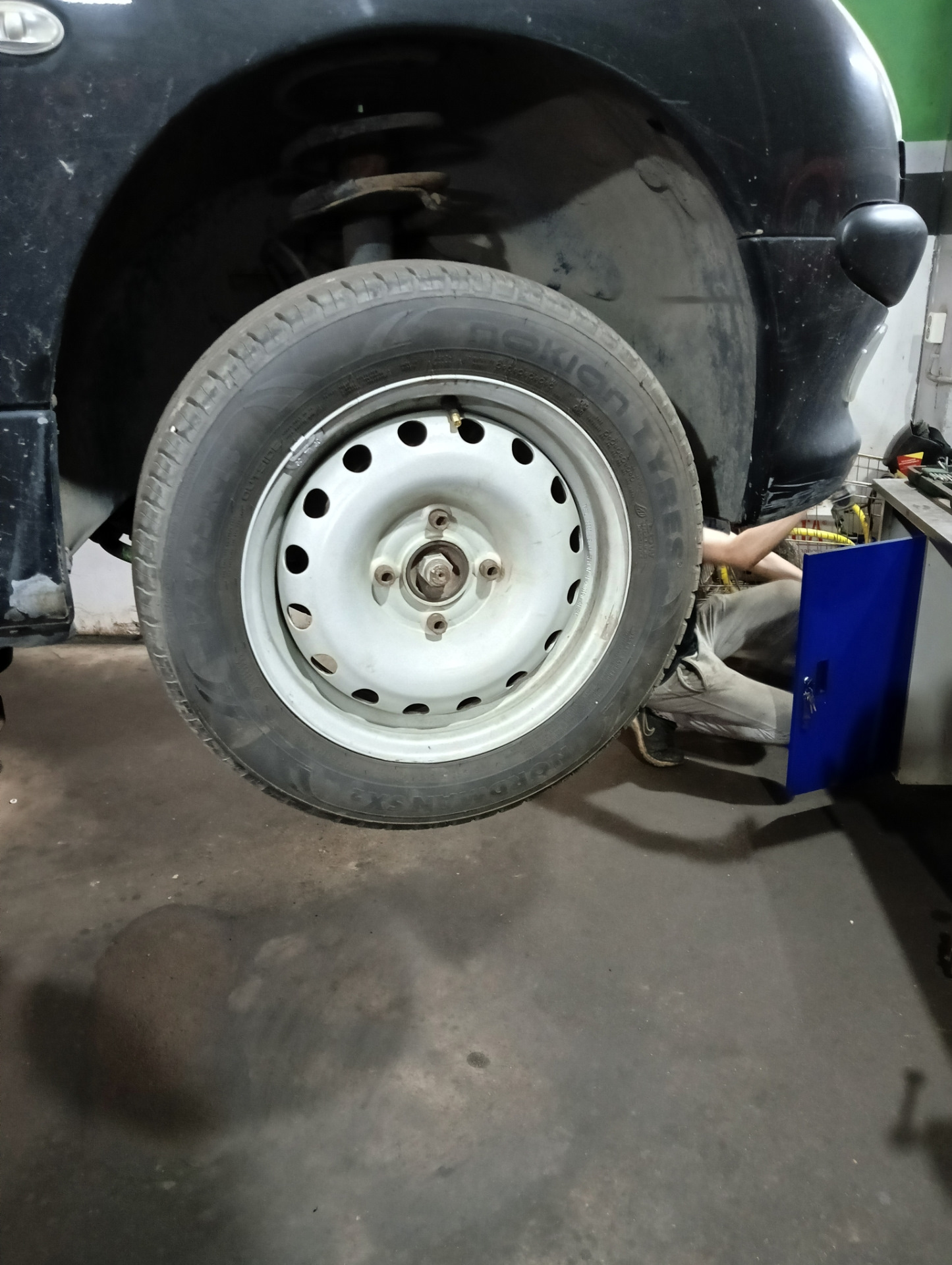 2. Замена пыльника шаровой опоры — Peugeot 206, 1,4 л, 2008 года ...