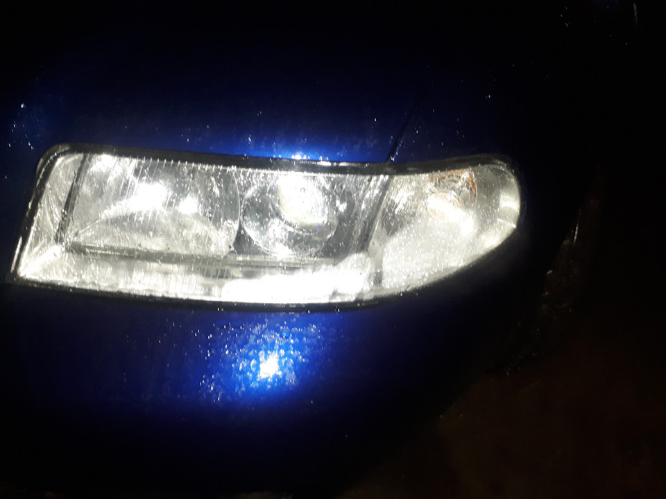 Чего потеют фары в дождь? — Audi A4 Avant (B5), 1,9 л, 2000 года ...