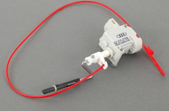 Вопрос по лючку бензобака на дорестайл и щелканье замков в движении ...