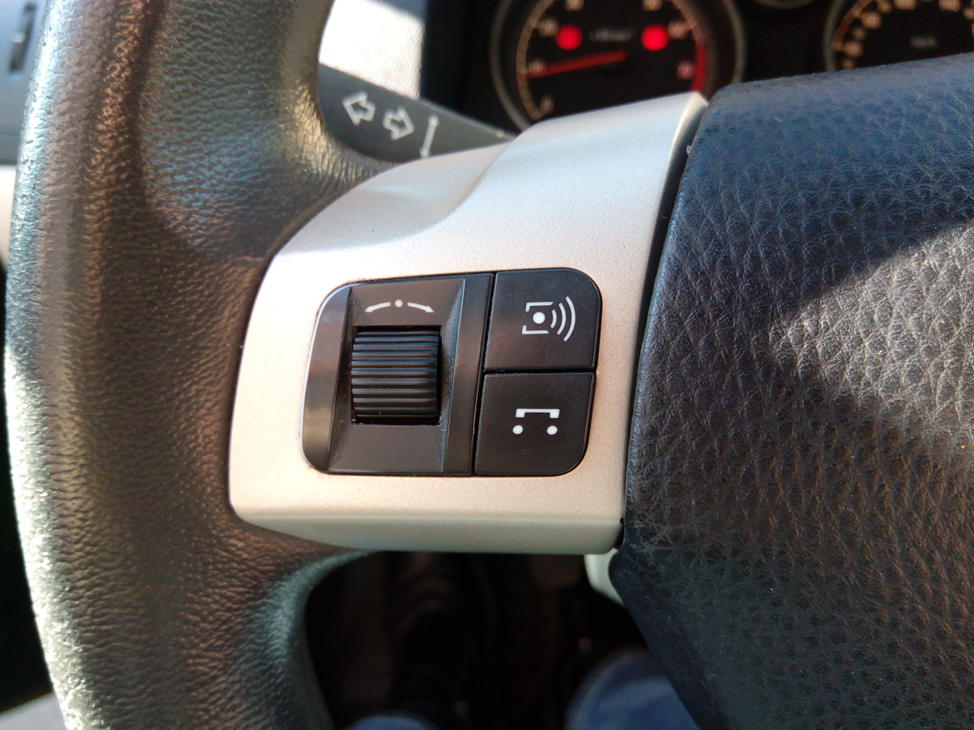 Opel astra h кнопки. Opel Astra h кнопки на руле.