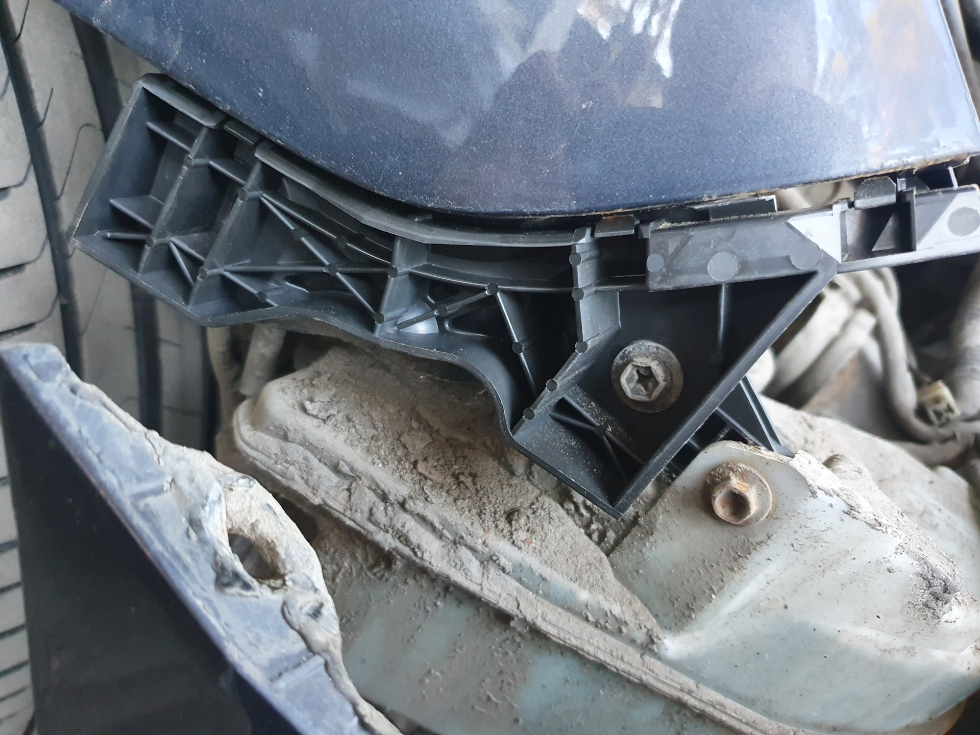 Кронштейн крепления переднего бампера — Mazda 3 (1G) BK, 2 л, 2007 года ...