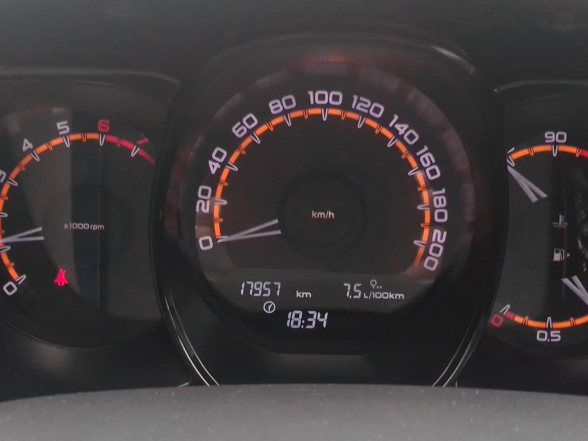 Год машинке! — Lada Vesta (1G), 1,6 л, 2020 года | просто так | DRIVE2