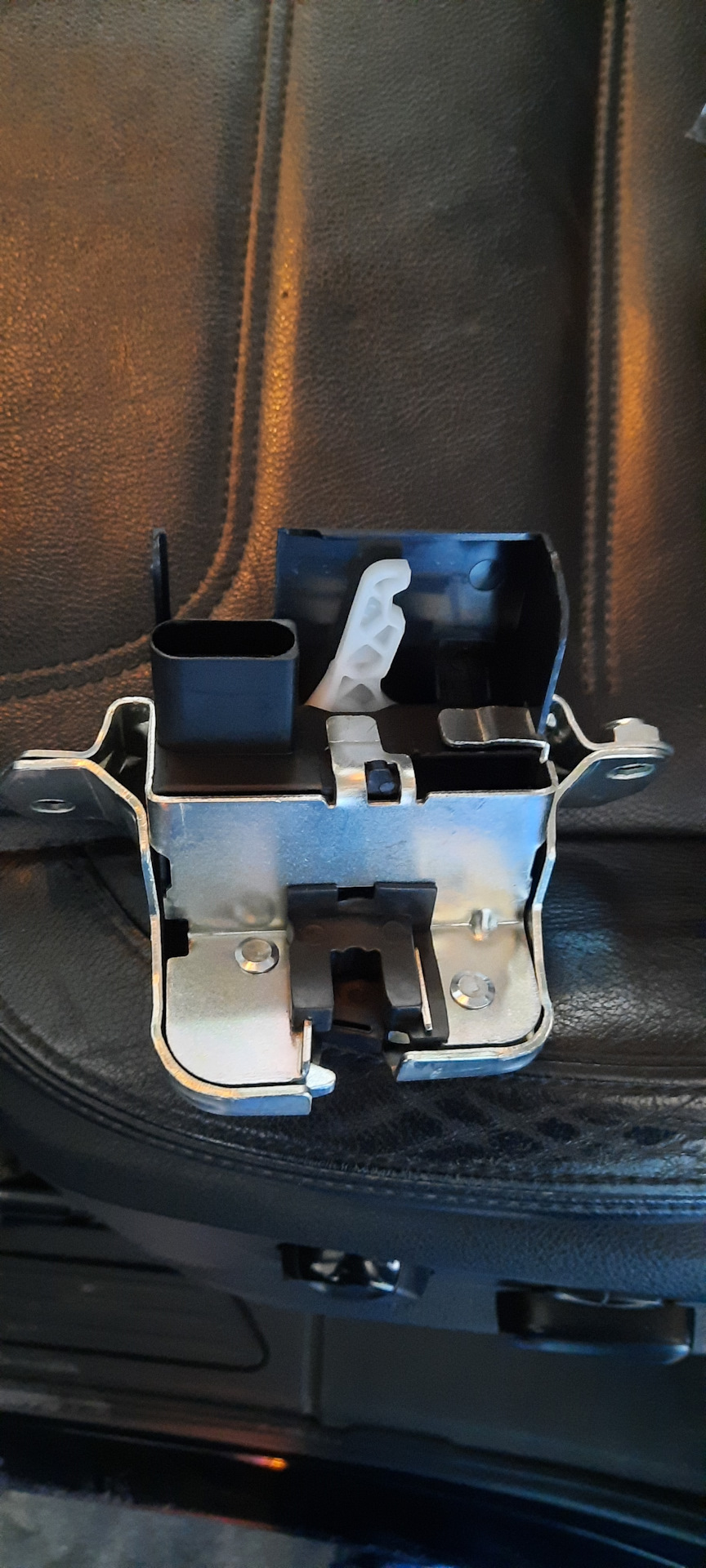 Замена замка багажника туарег 3.6 — Volkswagen Touareg (2G), 3,6 л ...