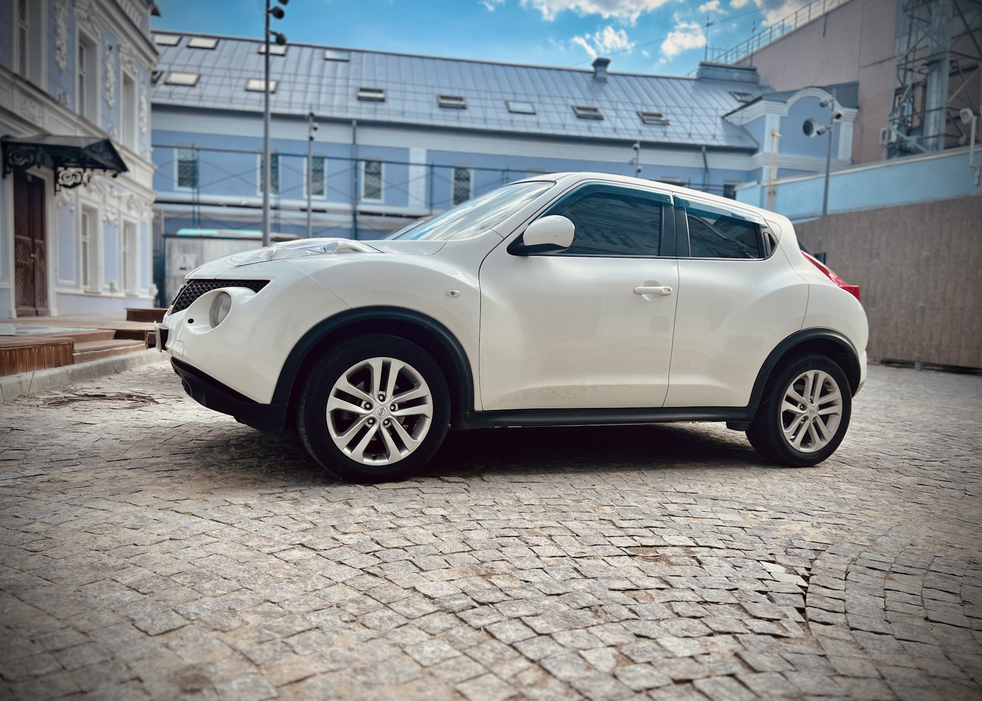 Nissan Juke белый перламутр