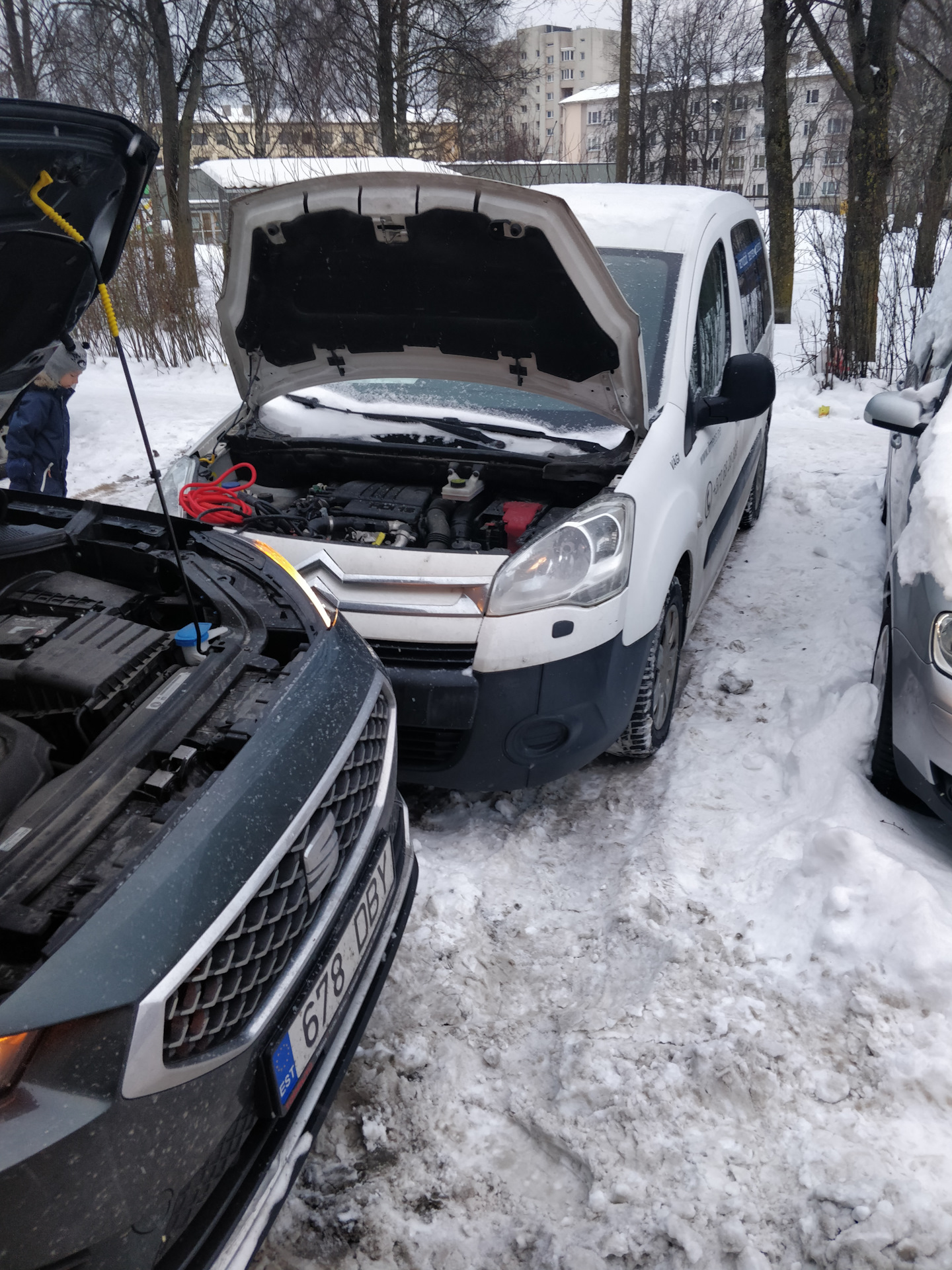 Вопрос: как на ВАГе правильно прикурить другой авто. Или где минус клемма?  — SEAT Tarraco, 2 л, 2019 года | другое | DRIVE2