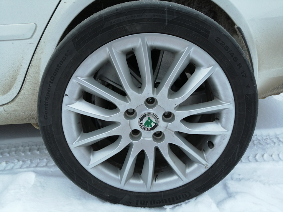 То шкода а5. Штатные диски skoda. 1z0071496. 3aa071496a8z8. оригинальные диски шкода.