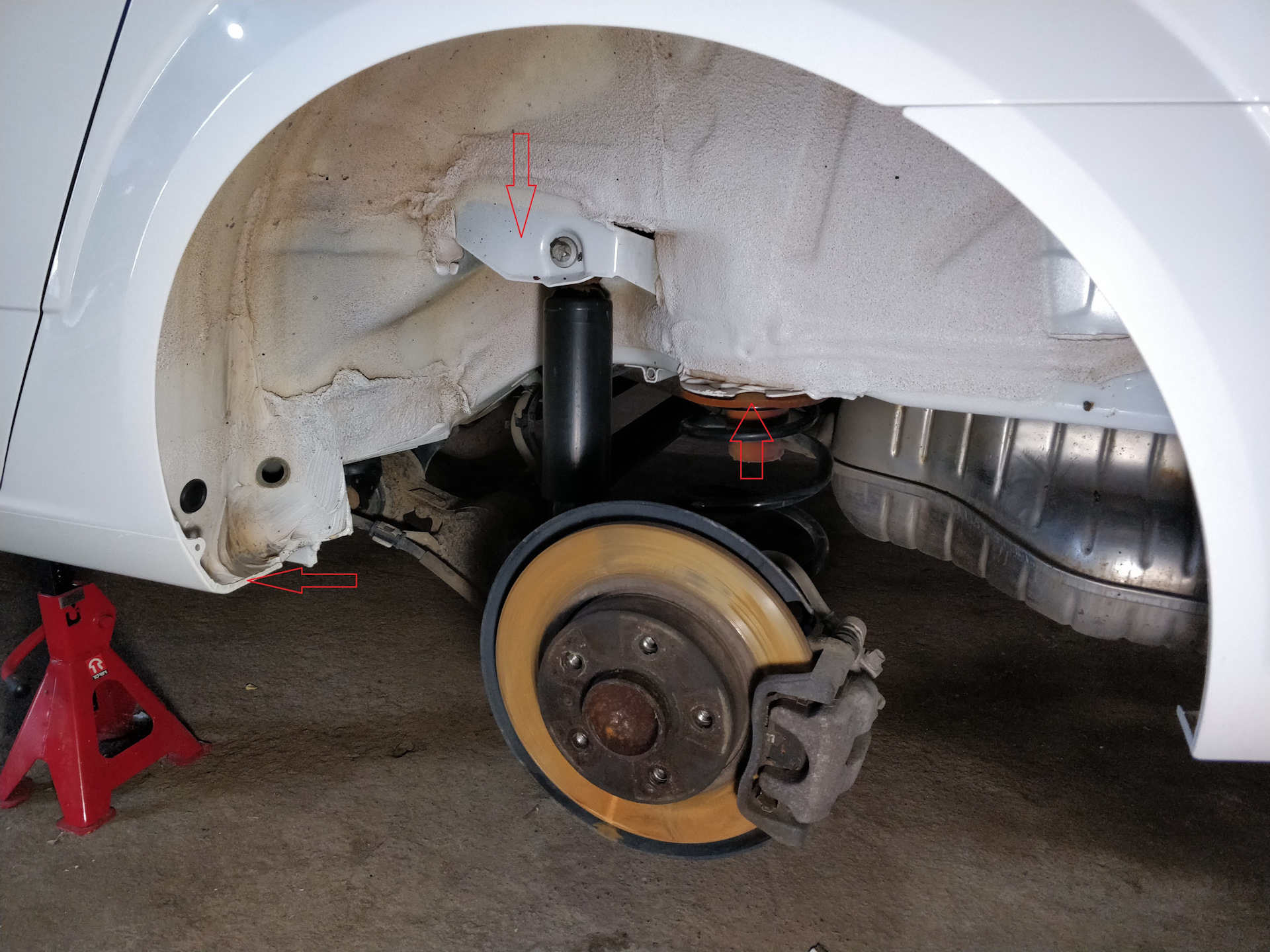 жидкие подкрылки для колесных арок. жидкие подкрылки для колесных арок в баллончиках. жидкая шумоизоляция подкрылков автомобиля. жидкие подкрылки для колесных арок на туарег. жидкие арки.