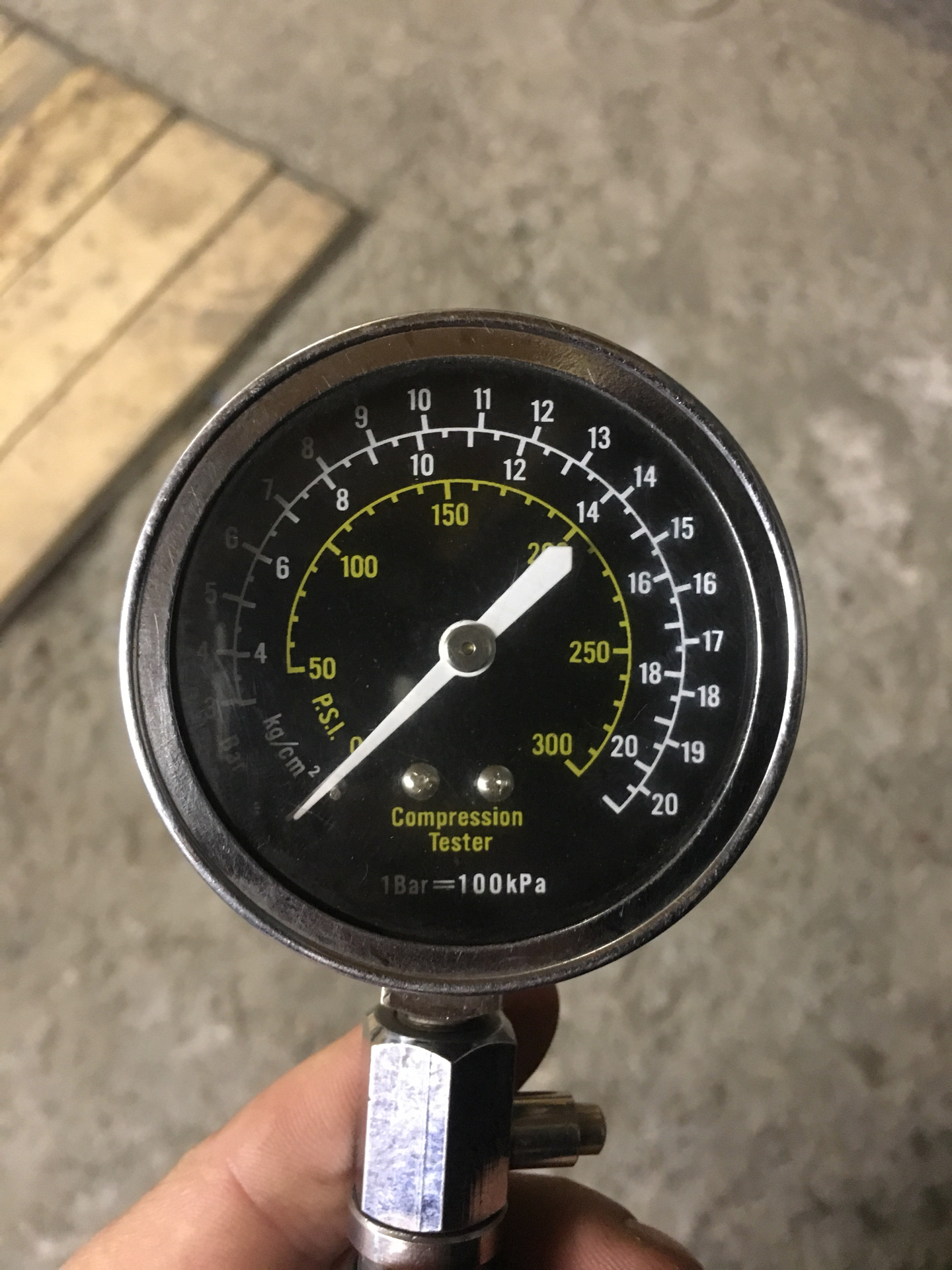 Компрессия двигателя скания 310. Компрессия 0. Замер компрессии дэ эр 750. Компрессия ноль. Компрессия кат 428d.