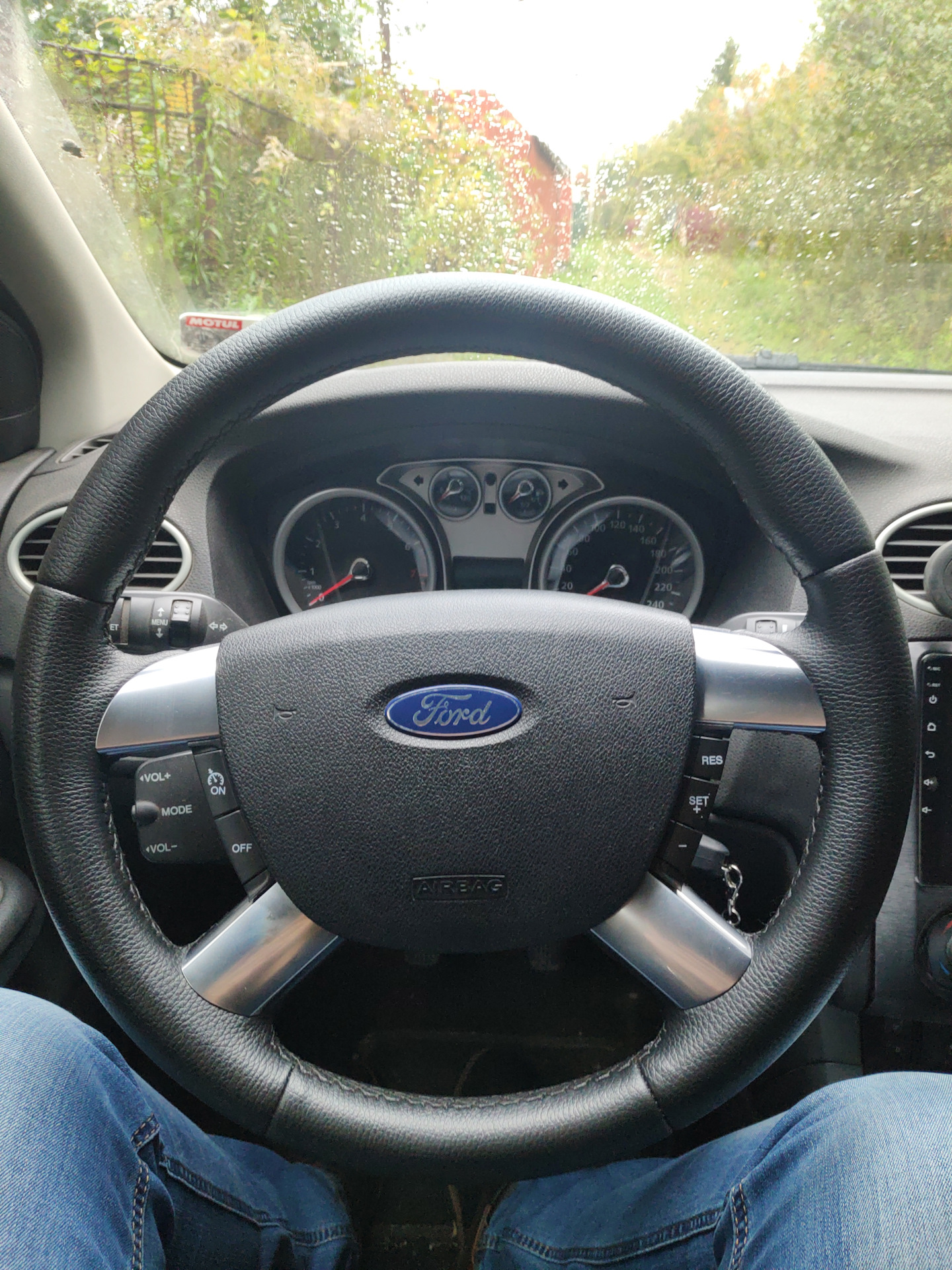 Руль в приоре не по центру. Уровень для рулевого колеса мастак 124-00001. Почему руль стоит не ровно. Почему руль стоит не ровно. Уровень рулевого колеса для сход развала.