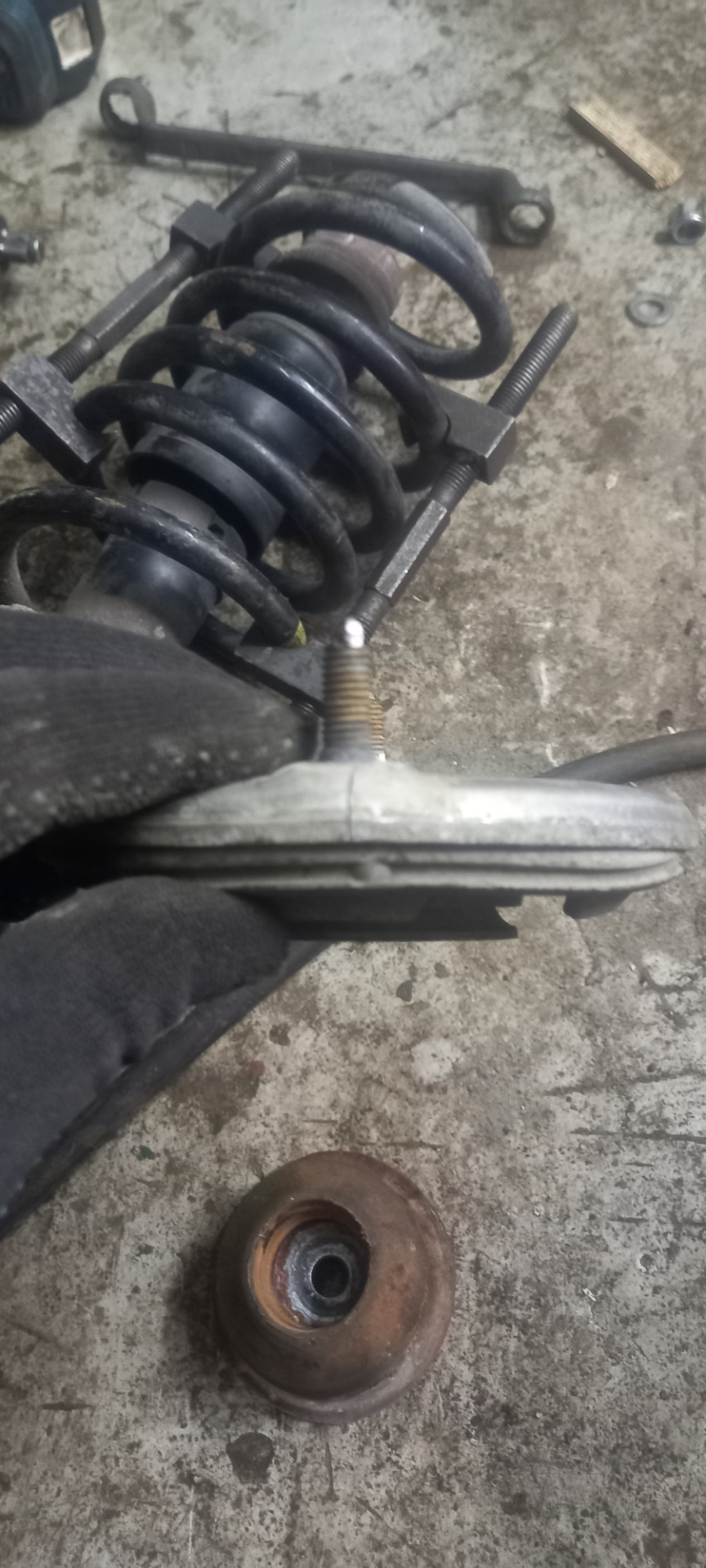 Опоры передних стоек пассат б5 — Volkswagen Passat B5, 1,8 л, 2003 года ...