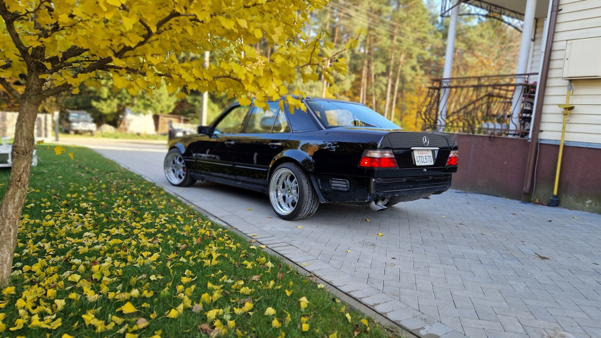 Осень — Mercedes-Benz E-class (W124), 4,2 л, 1994 года | тюнинг | DRIVE2