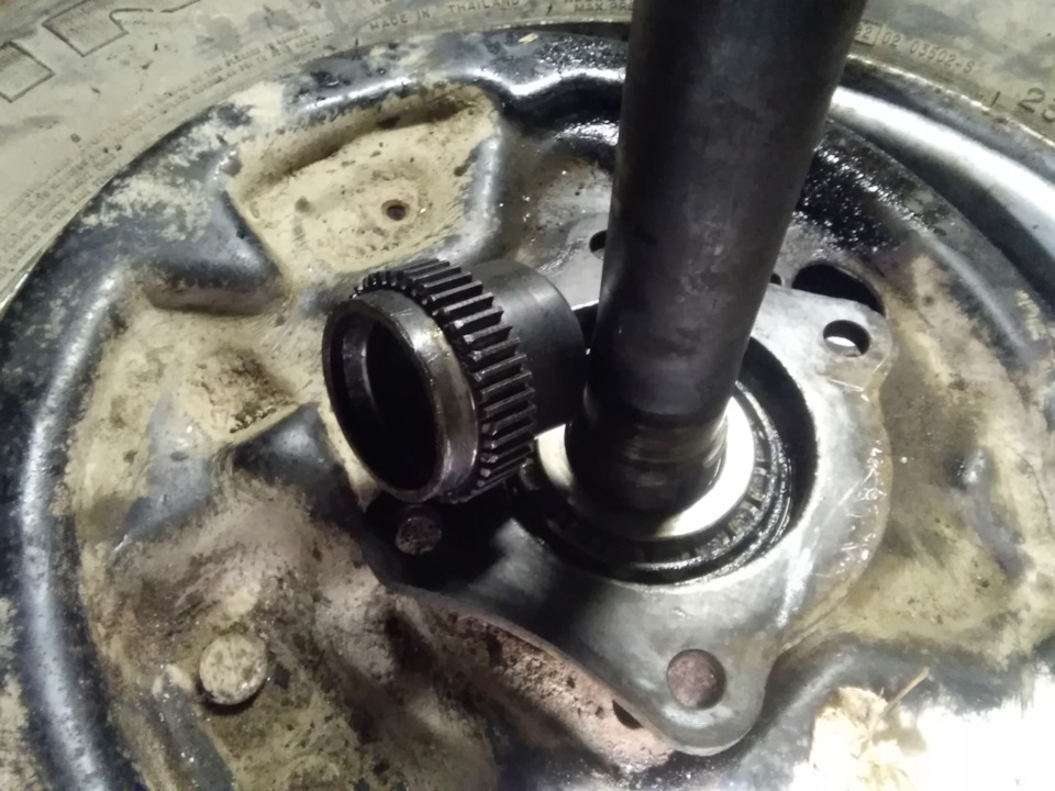 Новый способ снять подшипник с оси не ломая крышку. — Ford Ranger (1G ...