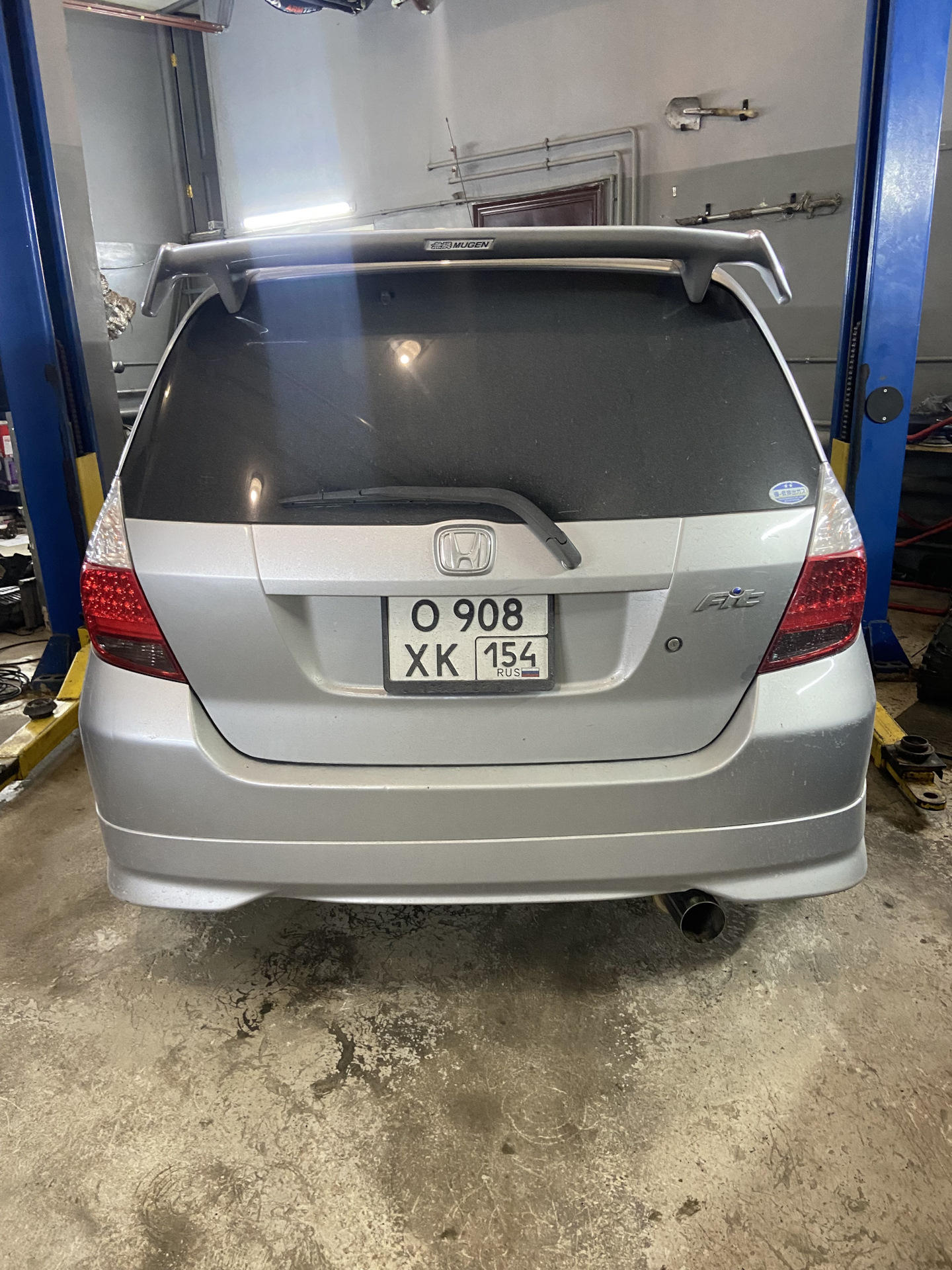 Новый бампер, фара, труба и сигнальная шашка — Honda Fit (1G), 1,5 л ...