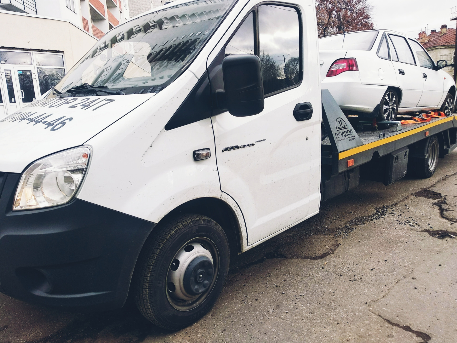 6. Эвакуатор газель некст со сдвижной платформой. Эвакуатор фермер. Эвакуатор газель некст ломаная платформа. Эвакуатор газель некст ломаная платформа.