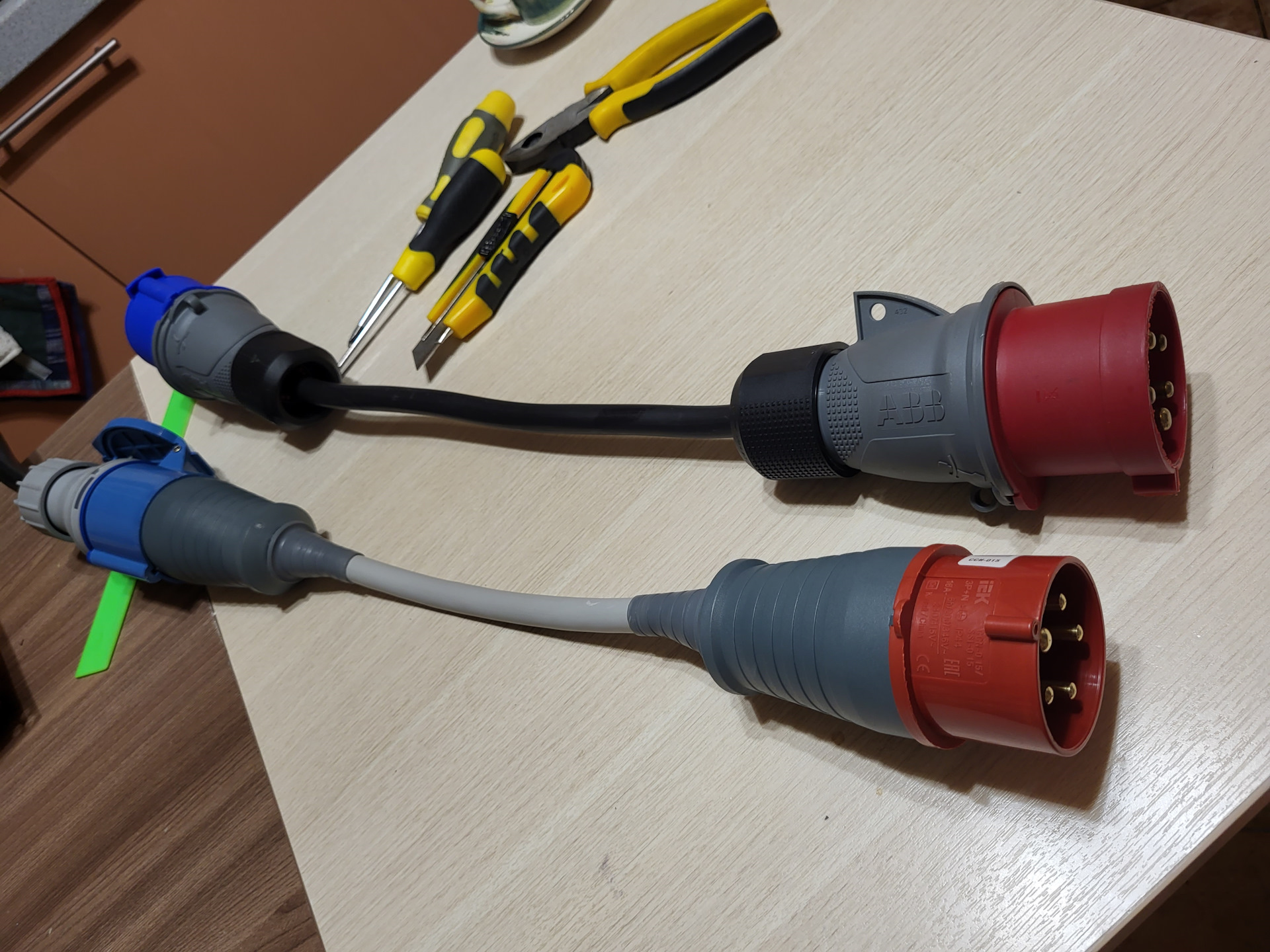 Вилка 380 вольт 5 контактов 16А (Red 3-phase 16A 5-pin Tesla Adapter ...