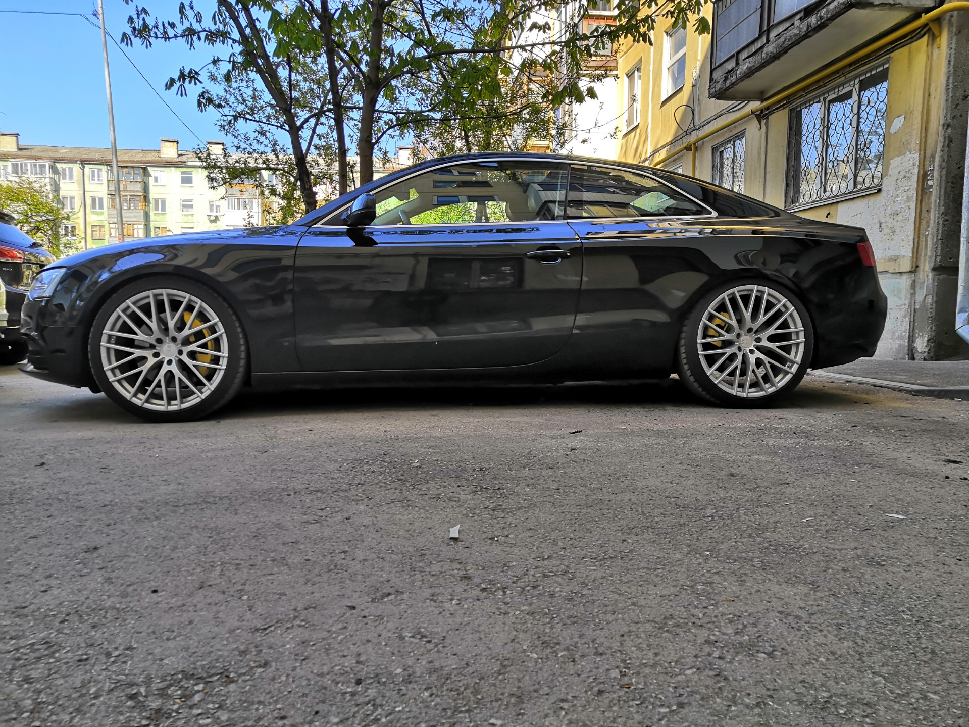 Поставил желтые суппорта — Audi A5 (1G), 2 л, 2014 года | стайлинг | DRIVE2