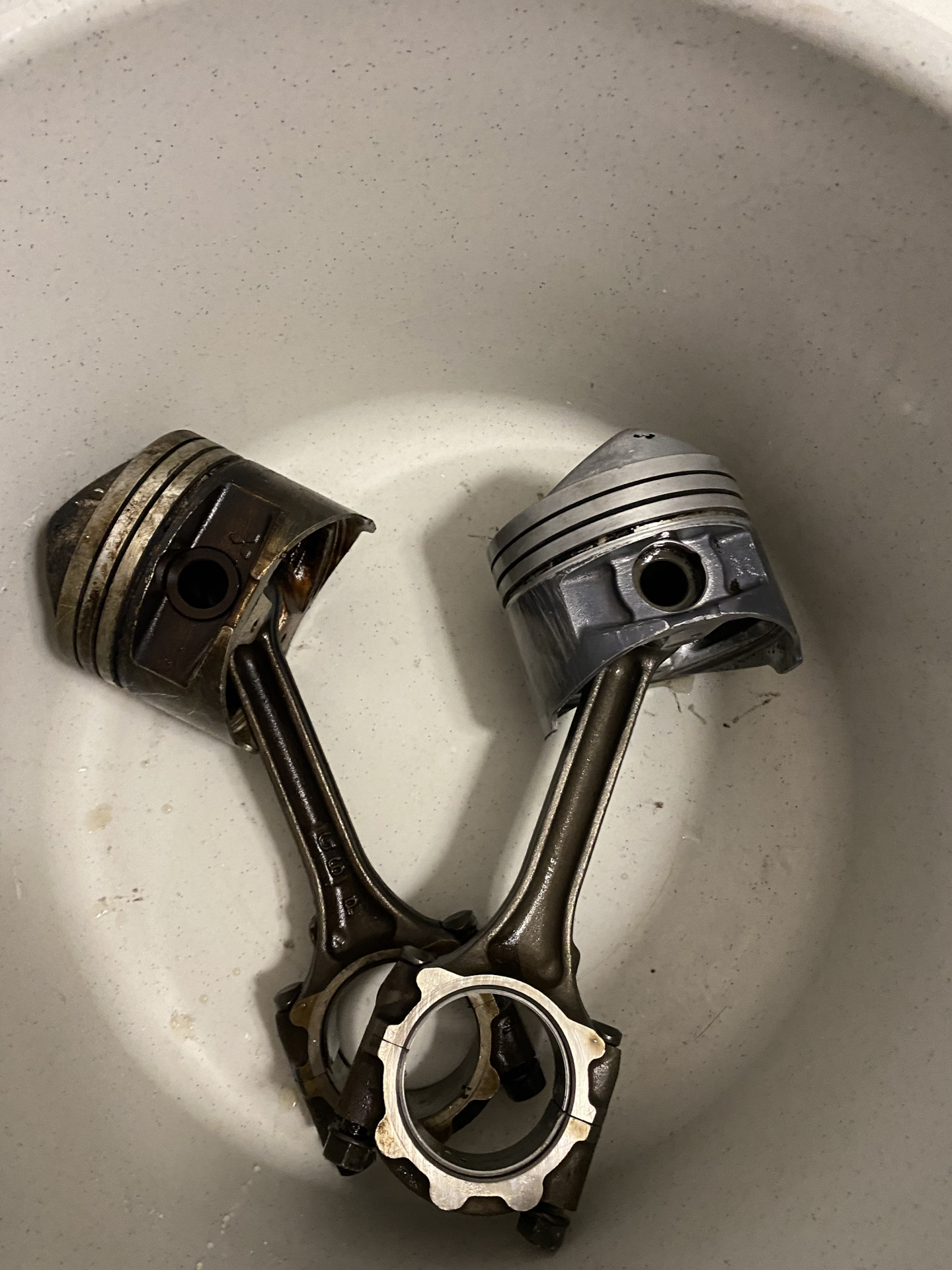 Чем отмыла поршня от лака? — Mitsubishi Galant (8G), 2,4 л, 1999 года ...