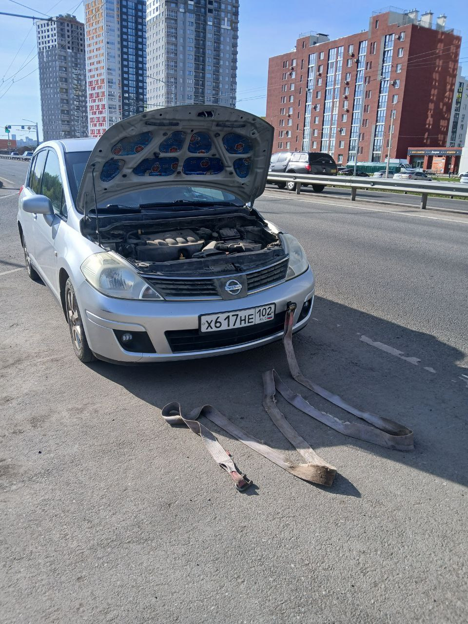 . — Nissan Tiida (1G)