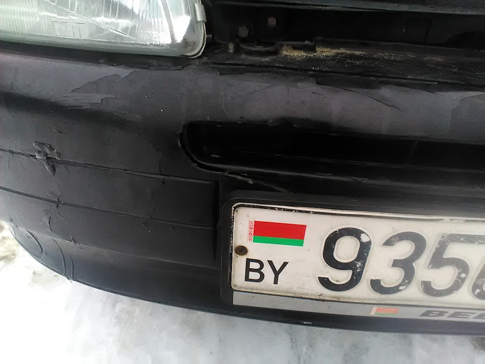 от плохо-краска отлезла… что хорошо- треснуло там где 4 года назад сам паял… с этой трещиной пунтос мне достался… с ново паять… с дружбаном договорился по теплу по красим. — FIAT Punto I