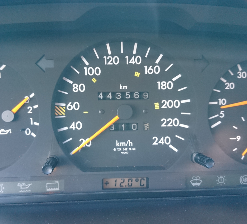 Ну конечно, а когда ж еще переобуваться? Чем теплее, тем лучше))) — Mercedes-Benz E-Class (W124)