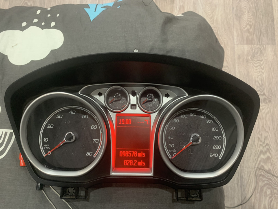 приборная панель форд фокус. щиток приборов ford focus 2 рестайлинг. форд фокус комбинация приборов. форд фокус комбинация приборов.