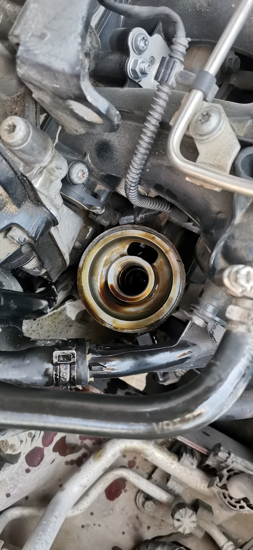 Замена масла через трубку щупа — Volkswagen Tiguan (1G), 2 л, 2009 года ...