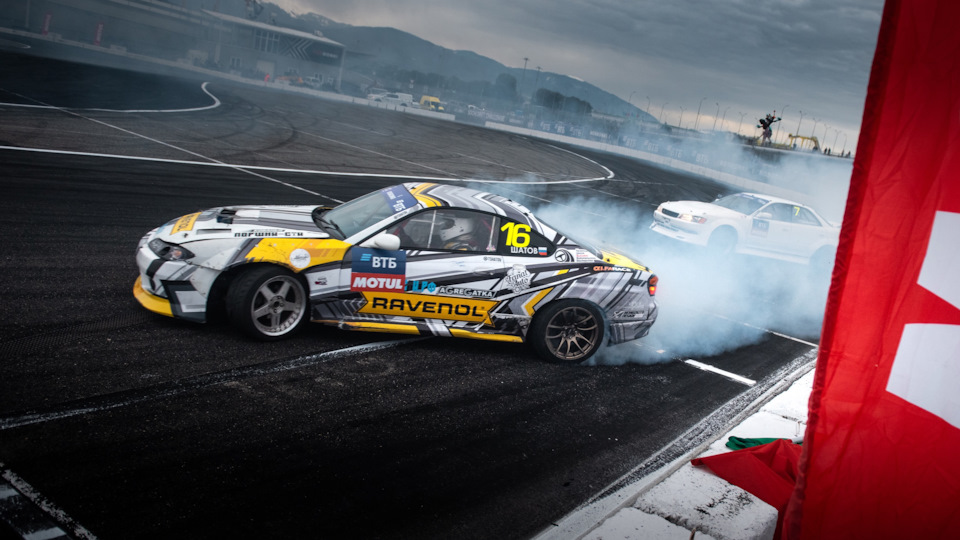 Леонид Шнайдер соблюдает социальную дистанцию. — Nissan Silvia (S15)