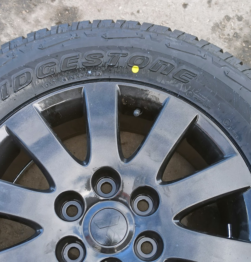 чОрный глянец) Желтый кружок на месте свистка — все по науке! — Mitsubishi Pajero (4G)