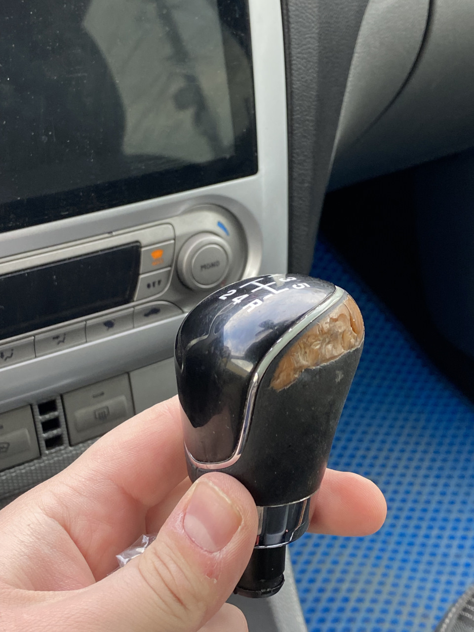 Замена ручки переключения передач — Ford Focus Sedan II, 1,6 л, 2008 ...