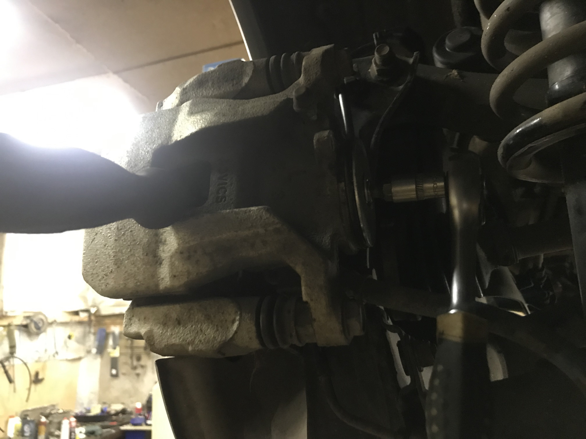 Электро ручник, или замена тормозных колодок своими руками без ...