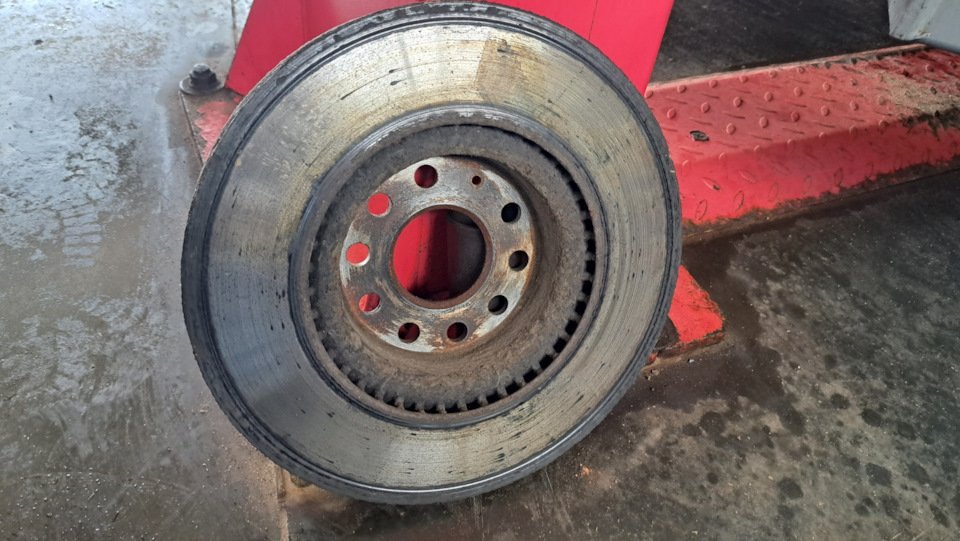 Тормозные диски, неравномернй износ — Volkswagen Tiguan (2G), 1,4 л ...