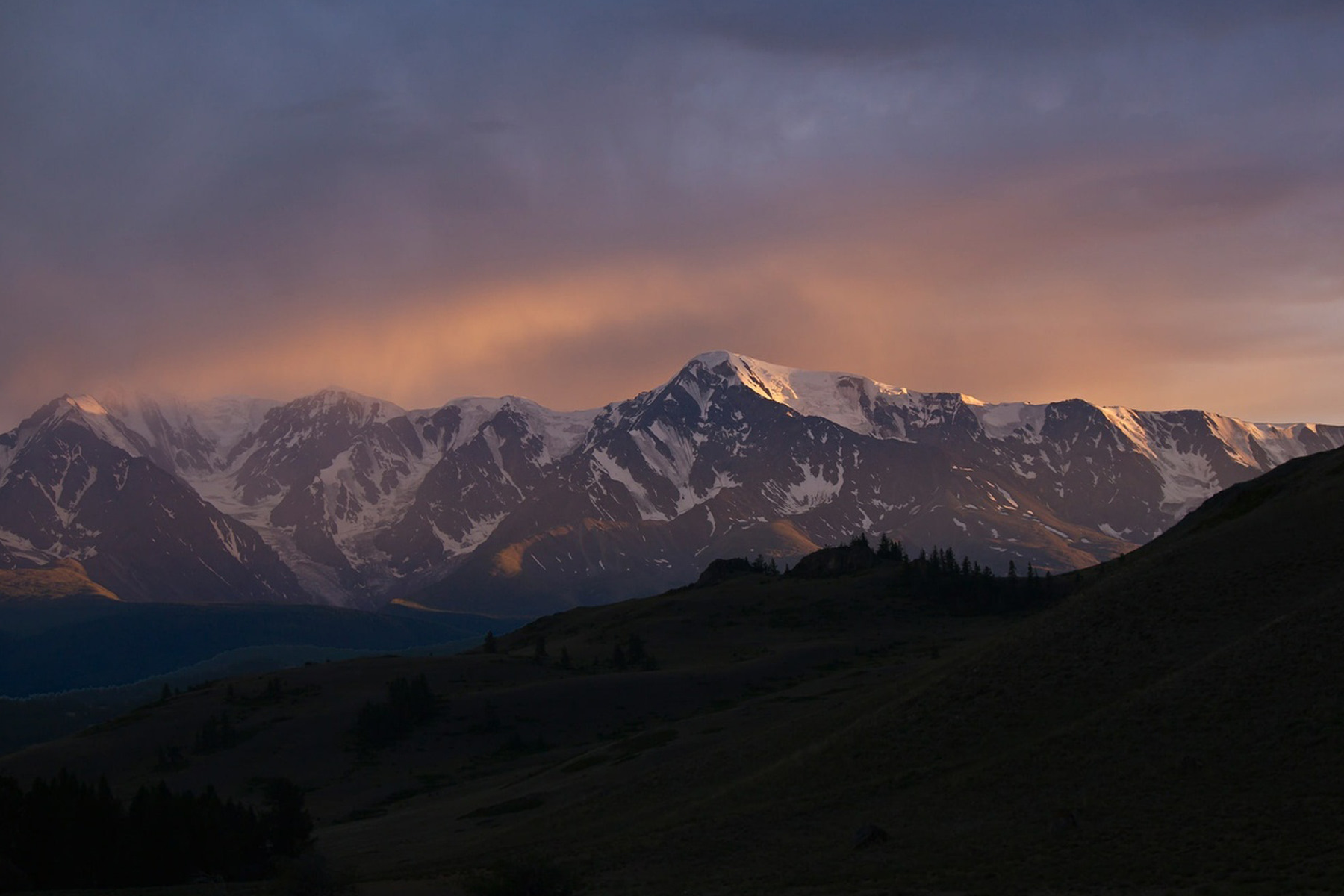 Northern mountains. На роликах с горы. АК туру гора с далека. Северочуйский хребет портрет. Боруллуо картинка фото.