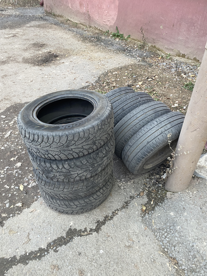 Шины зимние шипованные 185/65 R14, штампованные диски 14 ET0 4x100. Б/у ...