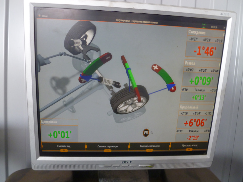 Кастор справа, тут вообще не одной пластины под верхним рычагом нету, надо хотя бы 2 под передний болт положить, чтоб кастор выровнялся — Lada 2120 Надежда