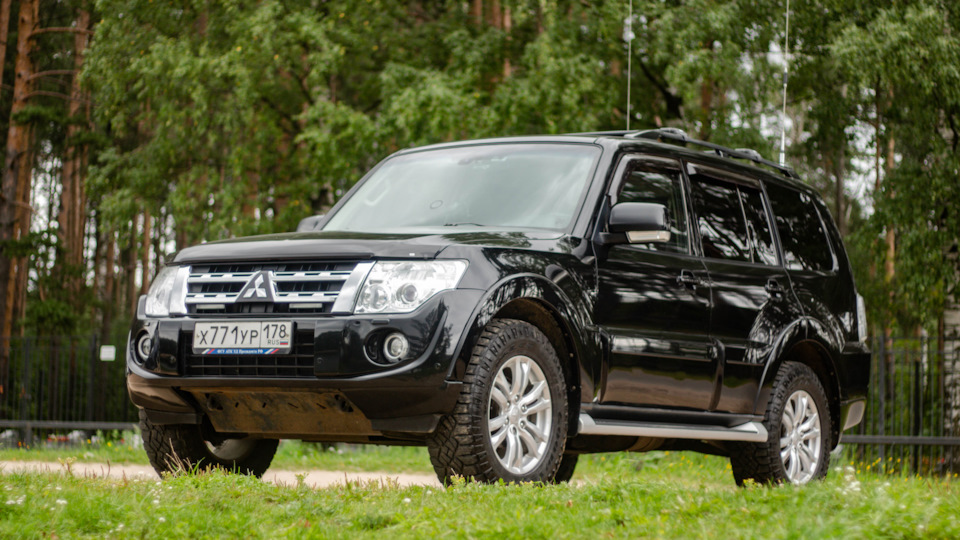 Mitsubishi Pajero IV Schwarzwagen