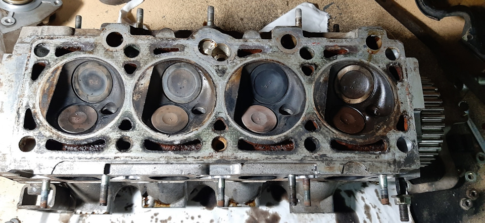 Снятая головка блока цилиндров ваз 2112. Замена прокладки гбц ваз 2115 8 клапанов. Гбц ваз 2106. Сколько можно снимать с гбц. 6.