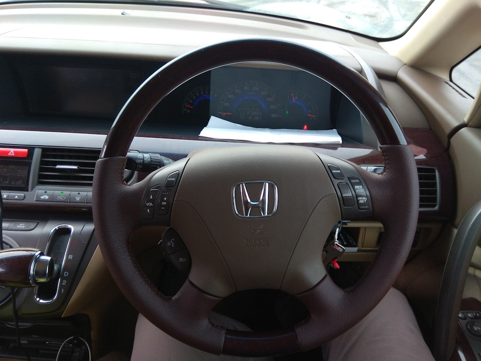 Руль хонда элизион. Honda elysion 2004 салон. Хонда элизион руль. Honda elysion 2010 салон левый руль. Honda elysion 2007.