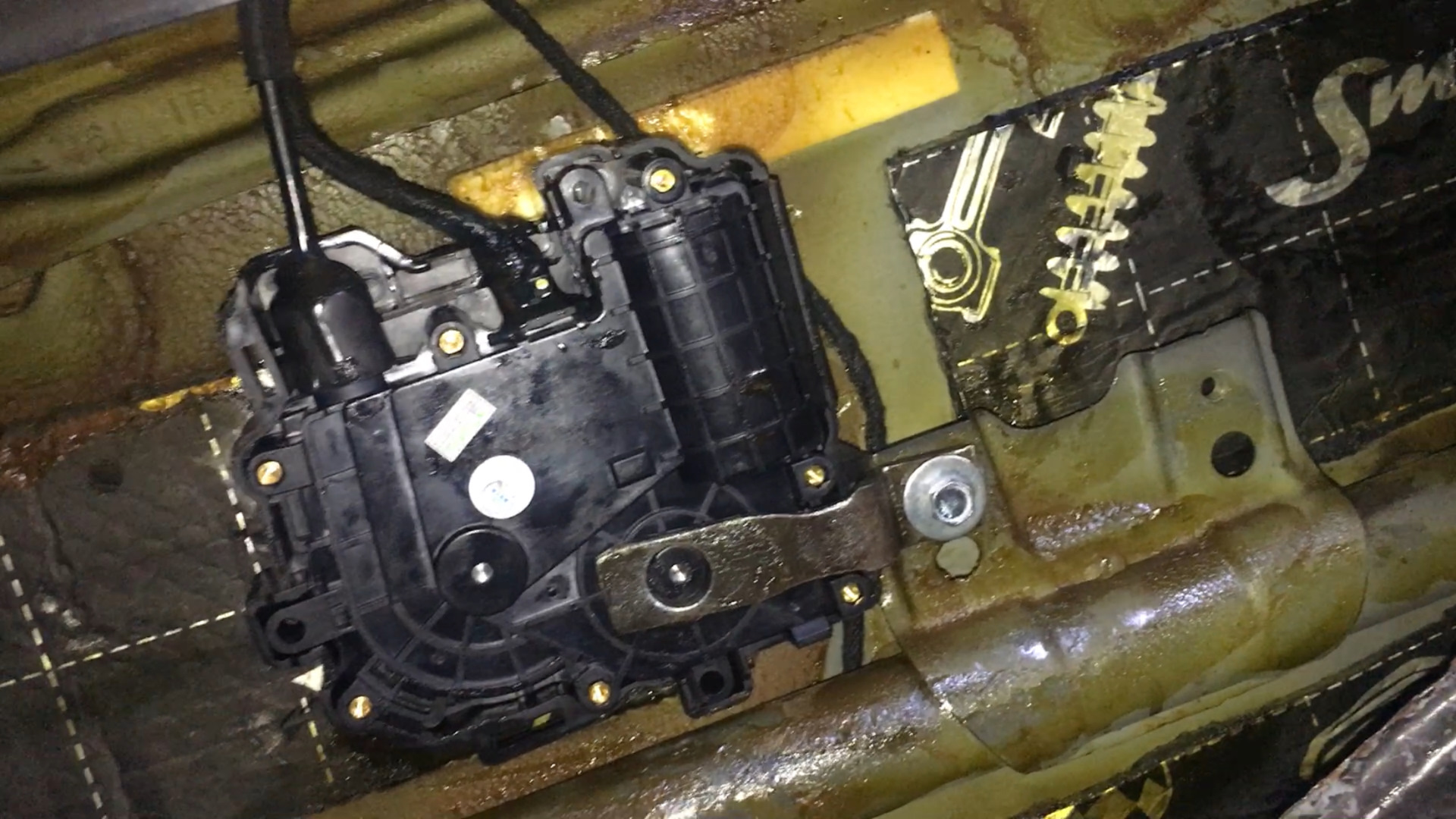 Электродоводчик в передние двери. — Toyota Land Cruiser Prado 150 ...
