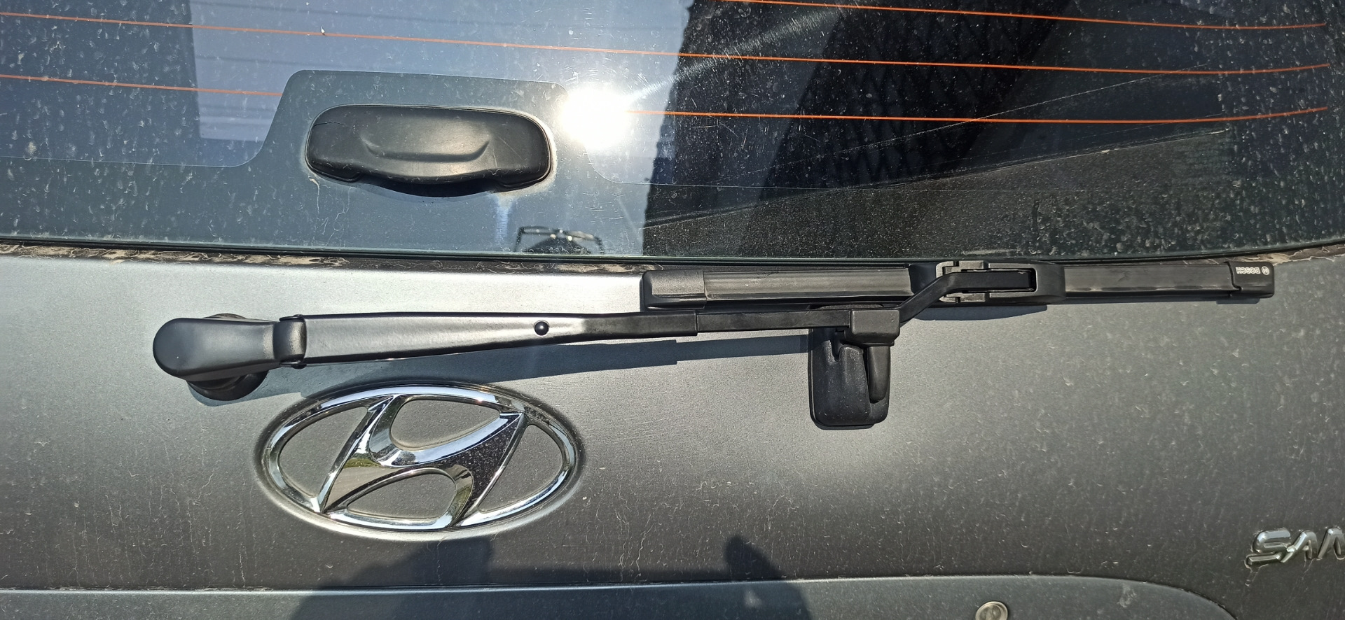 Поменял поводок заднего дворника — Hyundai Santa Fe (1G), 2,7 л, 2007 ...