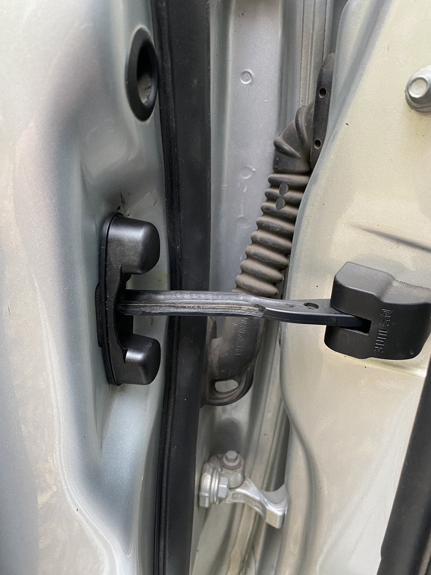 Заглушки болтов передних дверей от KIA — Ford Focus II Hatchback, 1,8 л ...