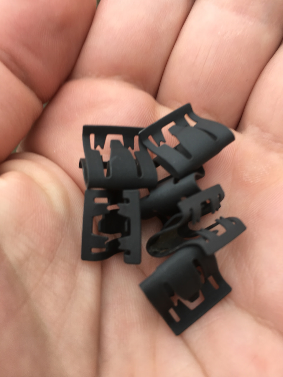 клипсы с какой-то накладки тоже покрасил! — Toyota Crown (S120)