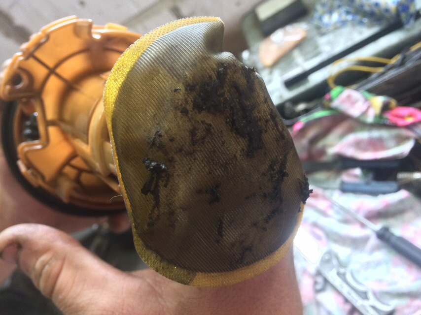 Замена бензонасоса и фильтра грубой очистки топлива — Hyundai Accent ...