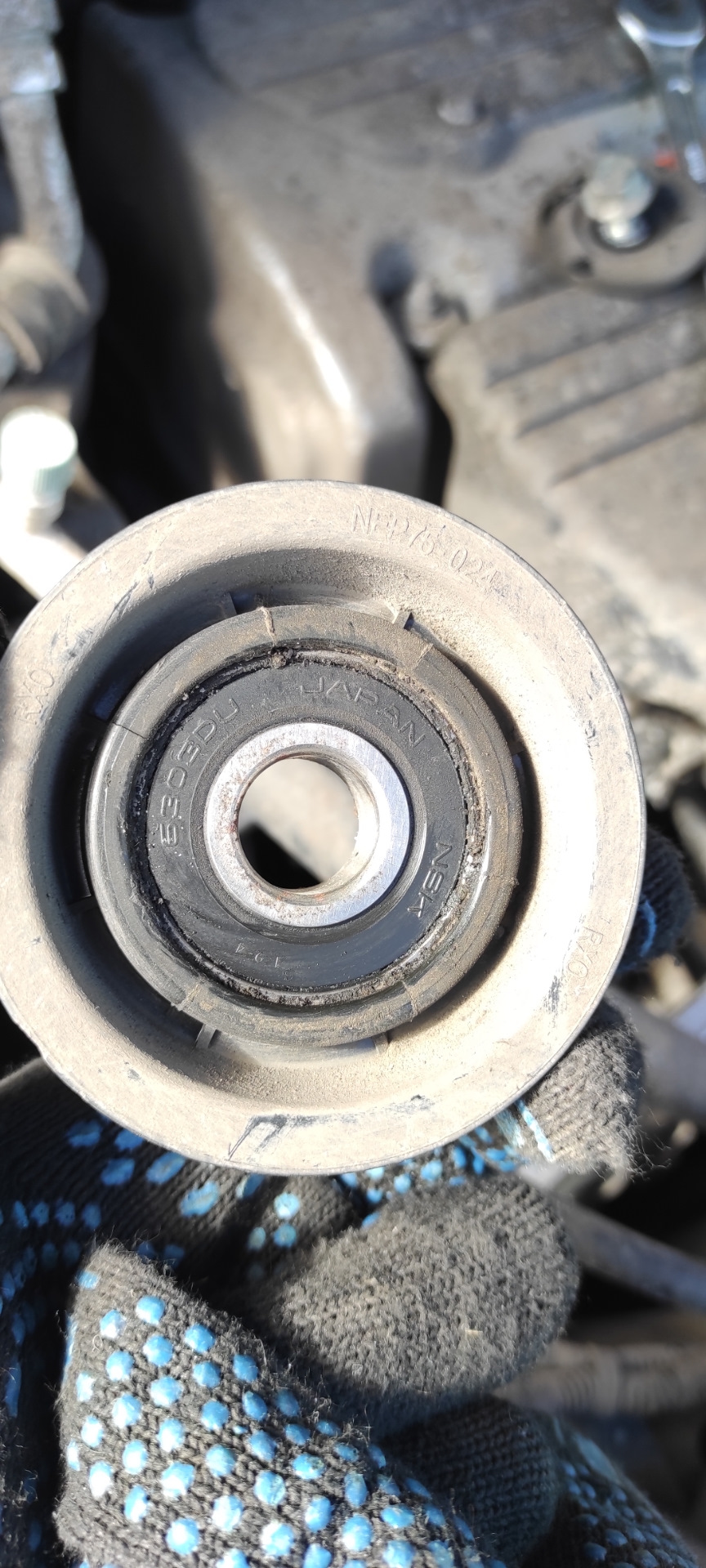 Замена паразитного ( обводного) ролика — Honda CR-V (RM), 2,4 л, 2013 ...