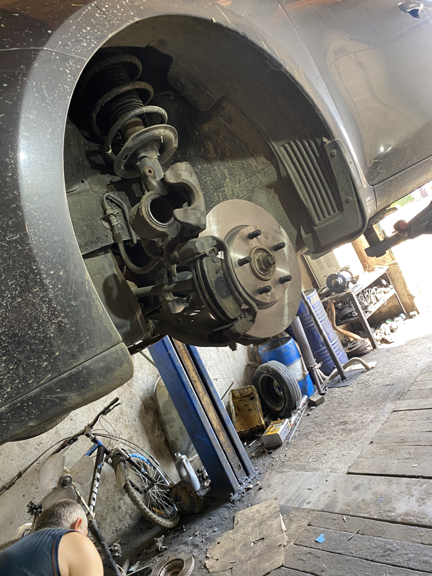 Замена передних тормозных дисков и колодок — KIA Ceed (2G), 1,6 л, 2012 ...