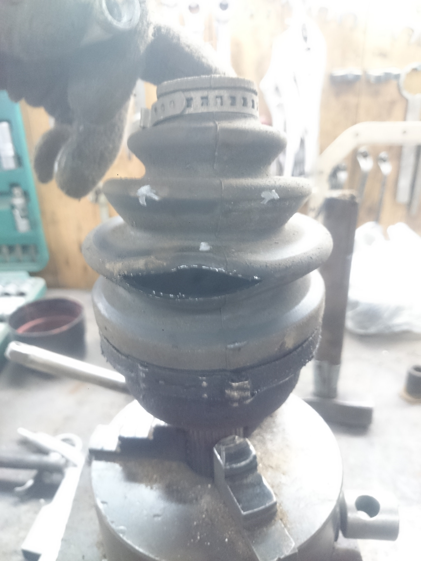 Замена пыльника шруса на (Skoda) и сайлентблоков верхнего рычага ...