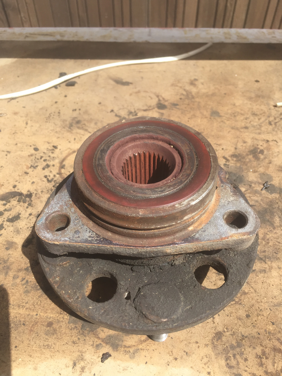 Вот собственно многострадальная ступица. — SsangYong Rexton (2G)