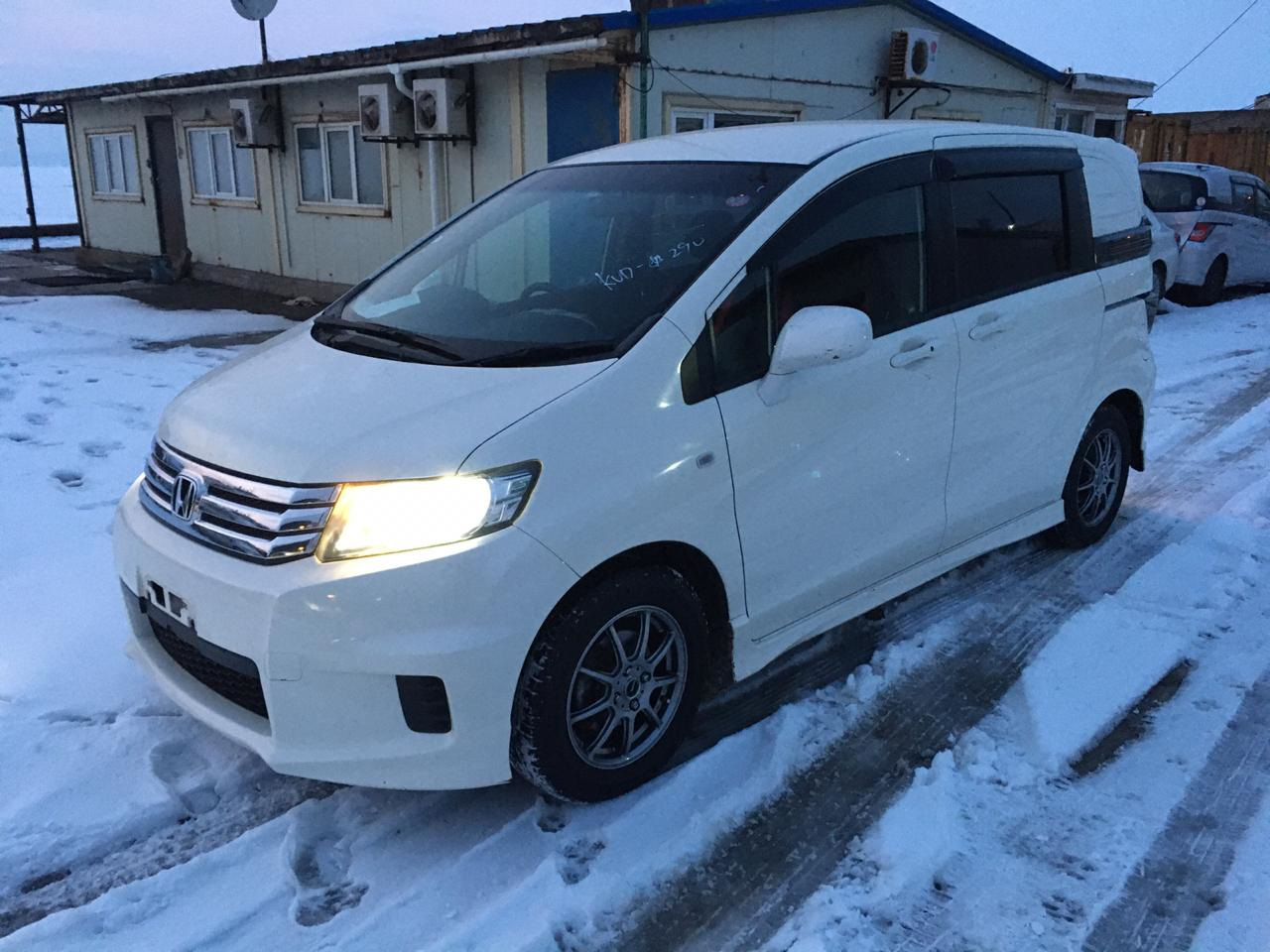 Авита владивосток. Honda freed Spike. Хонда Владивосток. Freed +1.5.