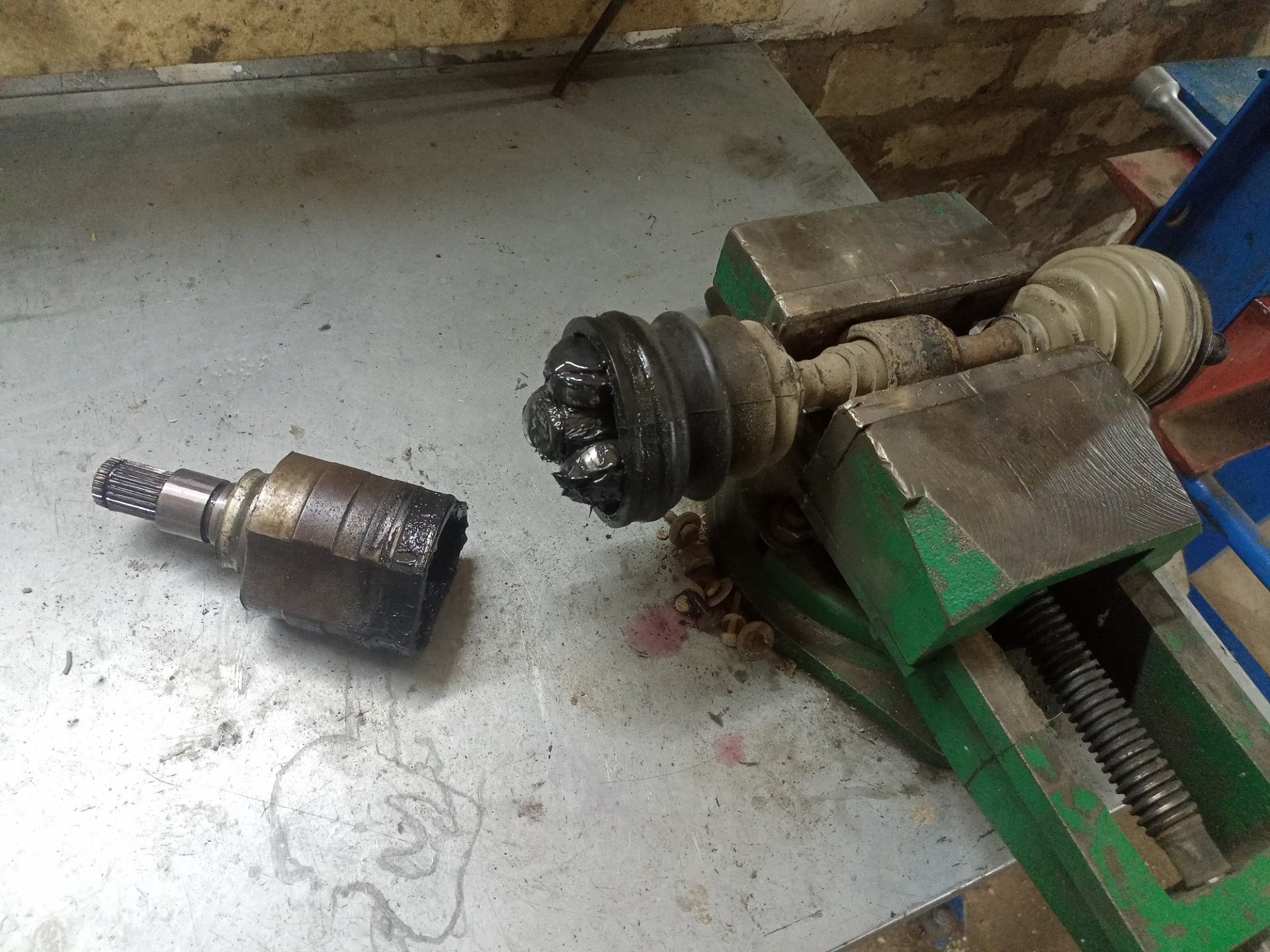 Демонтаж защиты картера