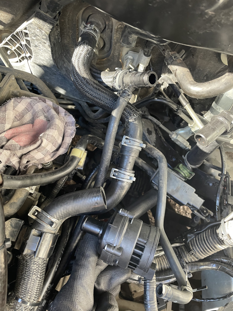Доп насос бош на печку — Toyota Camry (XV50), 2,5 л, 2012 года ...